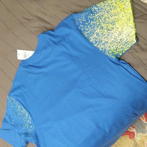 Staple Pigeon Spray Tee - Picture 3 of 4